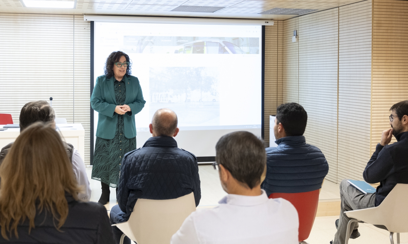 La Diputación de Castellón amplía el servicio de Bibliobús para acercar la lectura a los vecinos de los 91 municipios de menos de 1.000 habitantes de la provincia