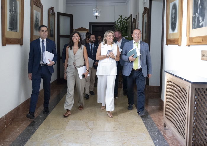 La Diputació alça la veu en defensa dels pacients i familiars d'ELA i exigirà al Govern d'Espanya que pague les ajudes que deu als malalts