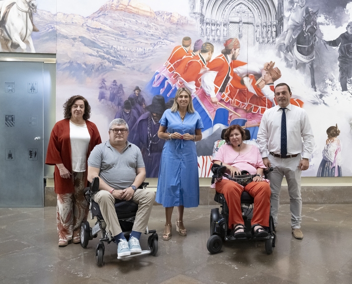 Marta Barrachina trasllada a l'Associació Adela Comunitat Valenciana el seu suport per a reclamar millors recursos per als pacients d'ELA